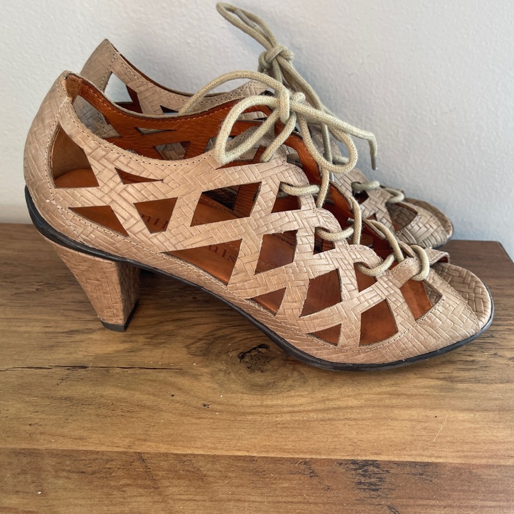 Gentle Souls Okey Dokey Sandals Heels Woven Print Leather Lace Up Shoes Size 6M